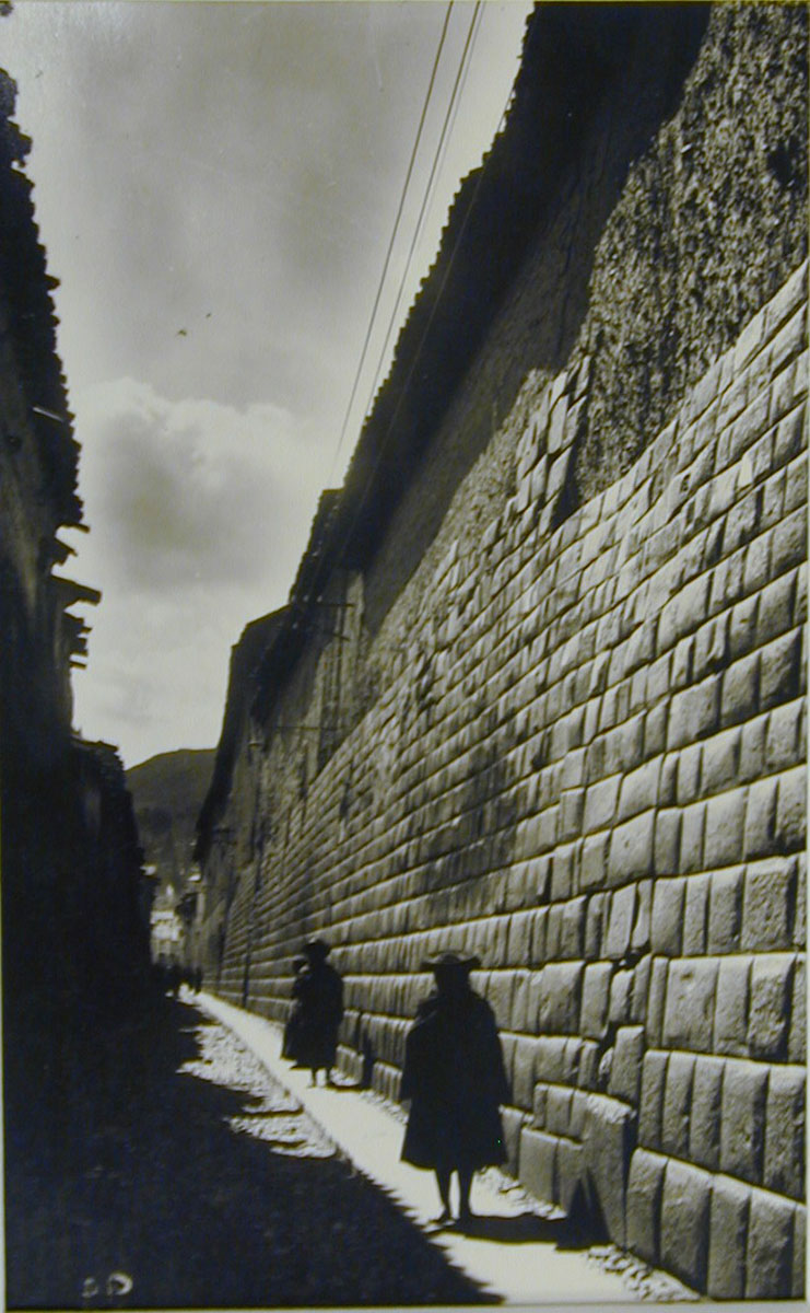 Martín Chambi, Callejon de Loreto, Cuzco, ca. 1930. Silver gelatin print. Collection of DePaul Art Museum, 2003.53