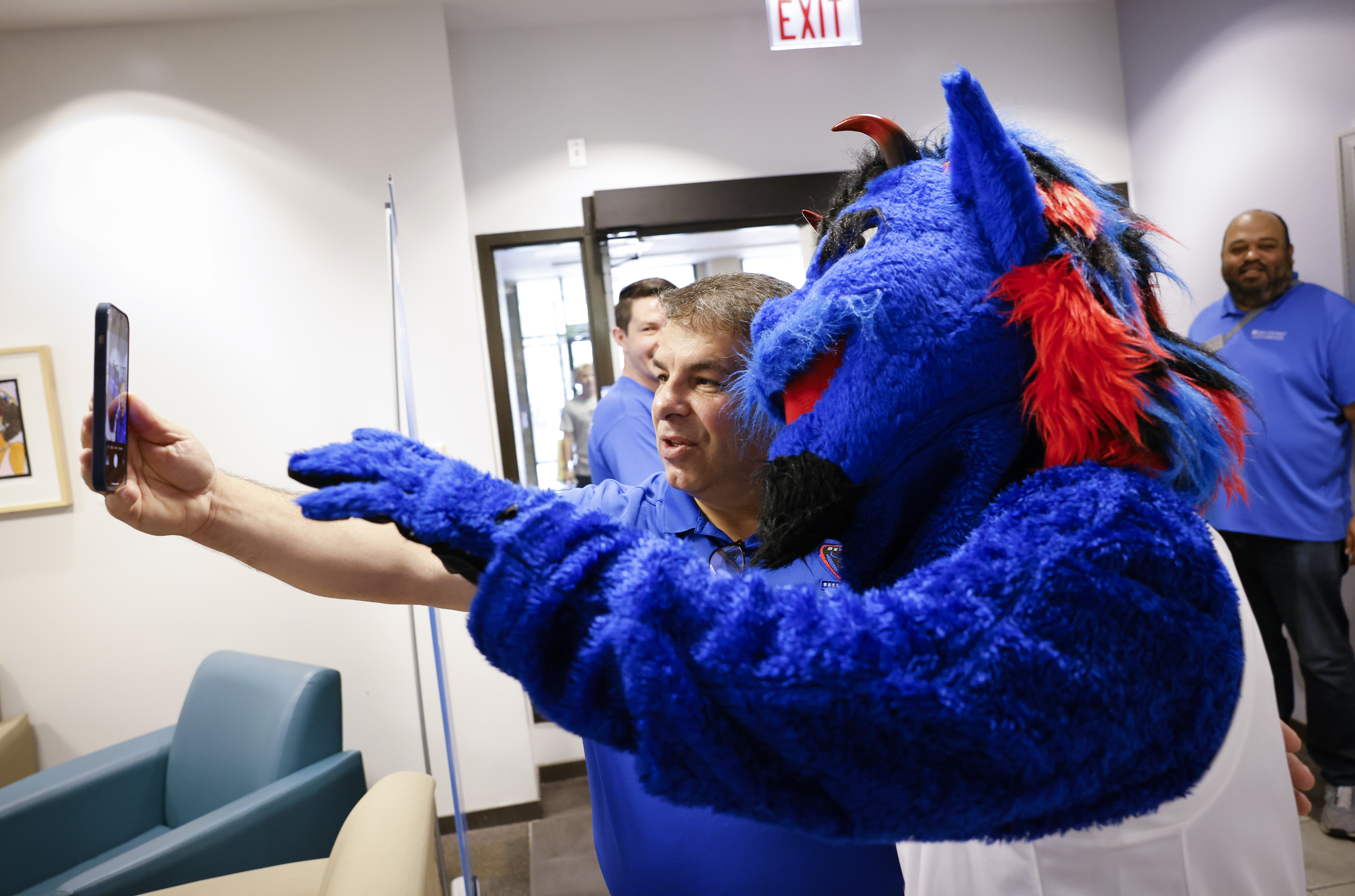DePaul welcomes home students on Move-in Day