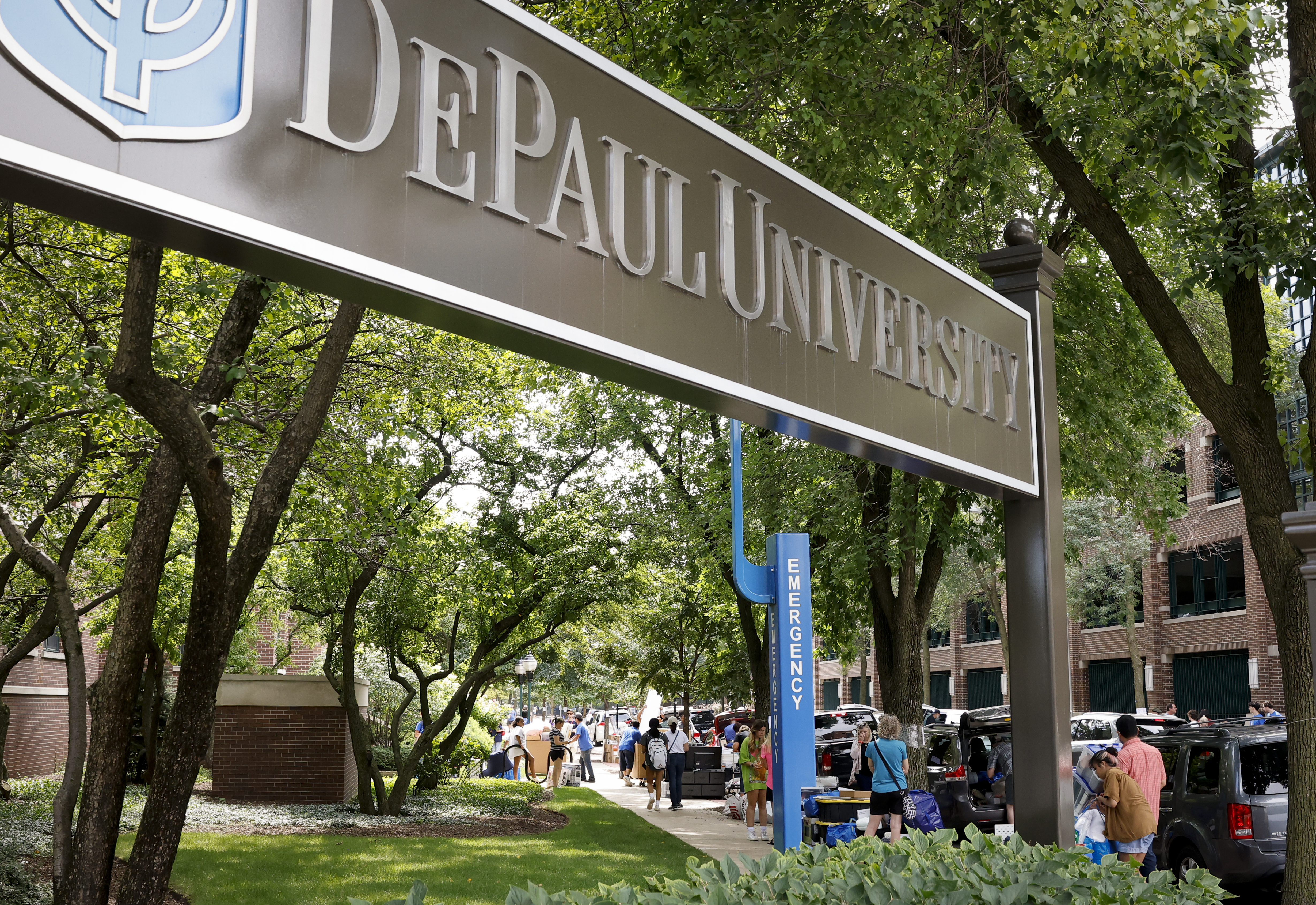 DePaul welcomes home students on Move-in Weekend