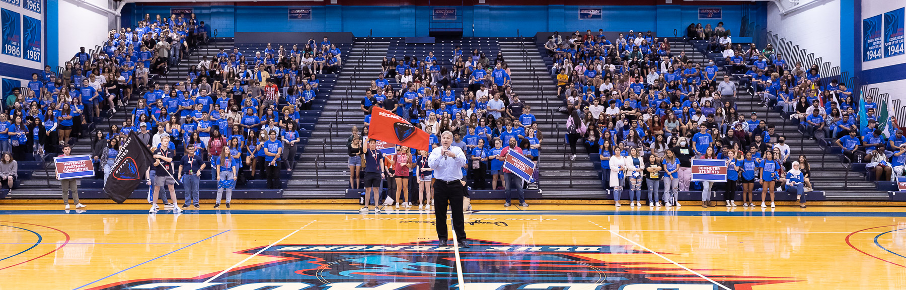 Doug Bruno, women’s basketball head coach, fired up the crowd of new students in McGrath-Phillips Arena. (DePaul University/Jeff Carrion)