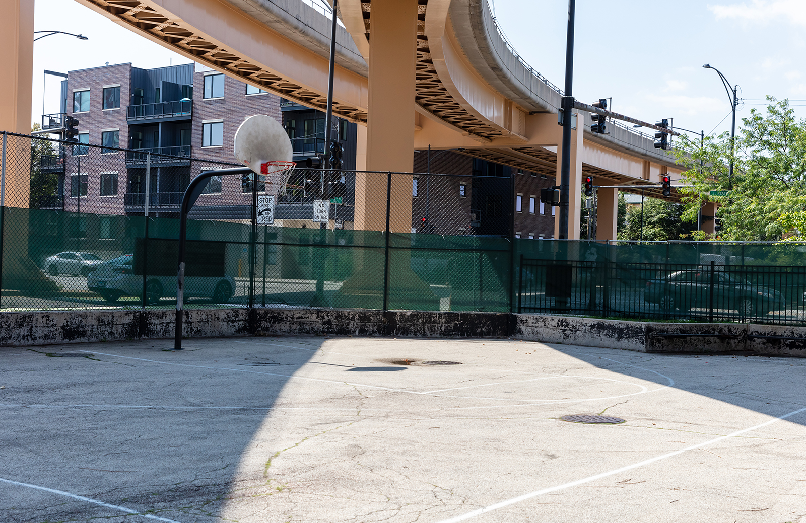 Margaret Hie Ding Lin Park basketball courts under the 'L' train tracks