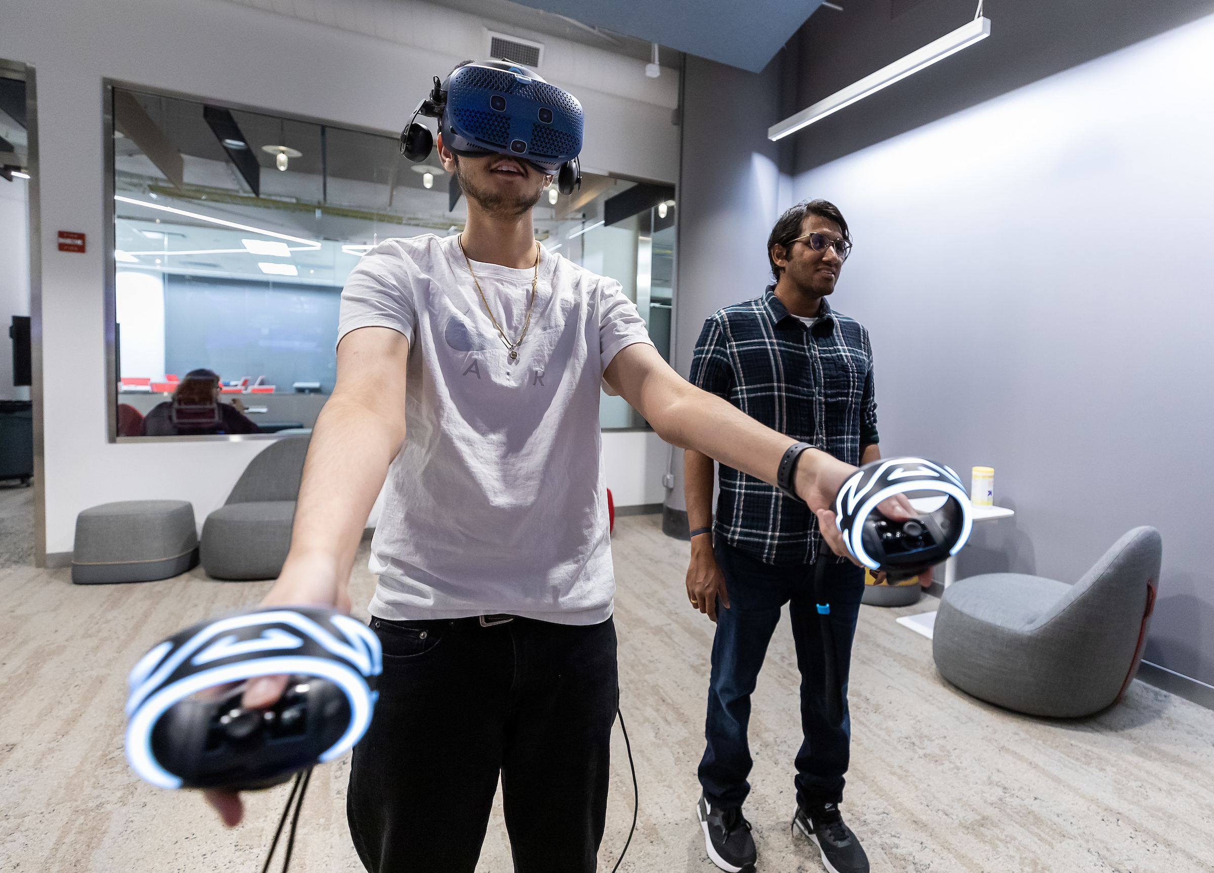 Student wears virtual reality headset