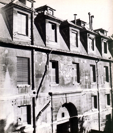 Exterior view, cour d’honneur, entrance way, sundial.