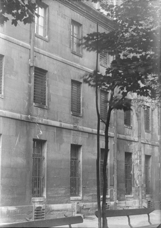 Exterior view, quartier judicaire, from courtyard.